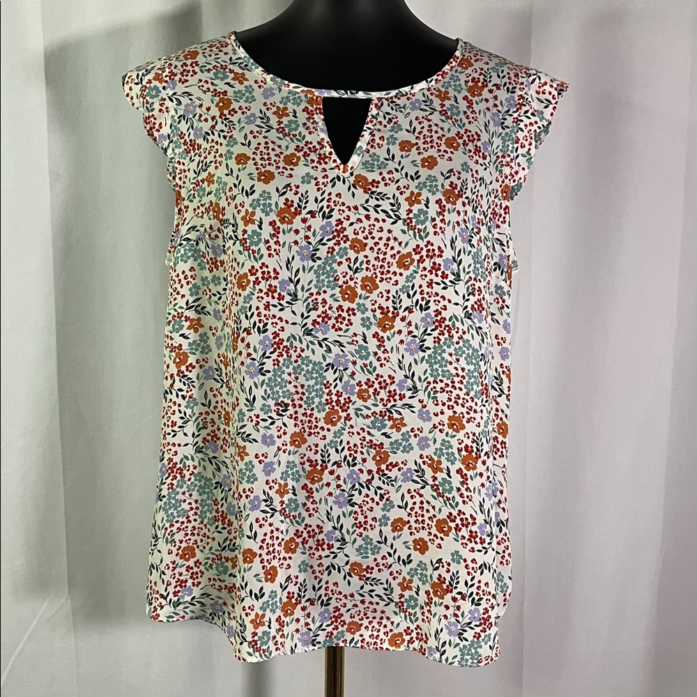 Fortune + Ivy Multicolor Floral Mixed Media Scallop Sleeve Keyhole Neck Top
